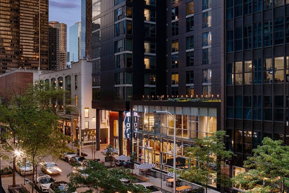 Aloft Chicago Mag Mile photo 37
