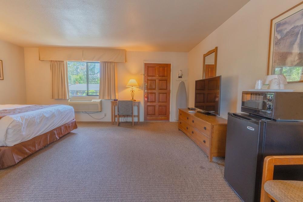 Mariposa Lodge photo 13
