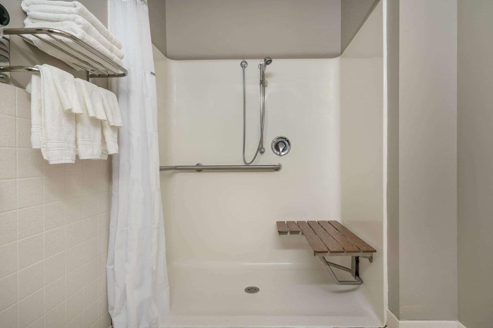 Baymont by Wyndham Baldwin photo 20