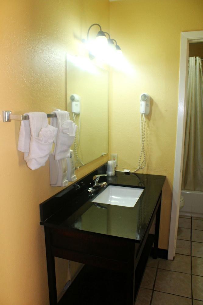 Village Inn Cotulla photo 25