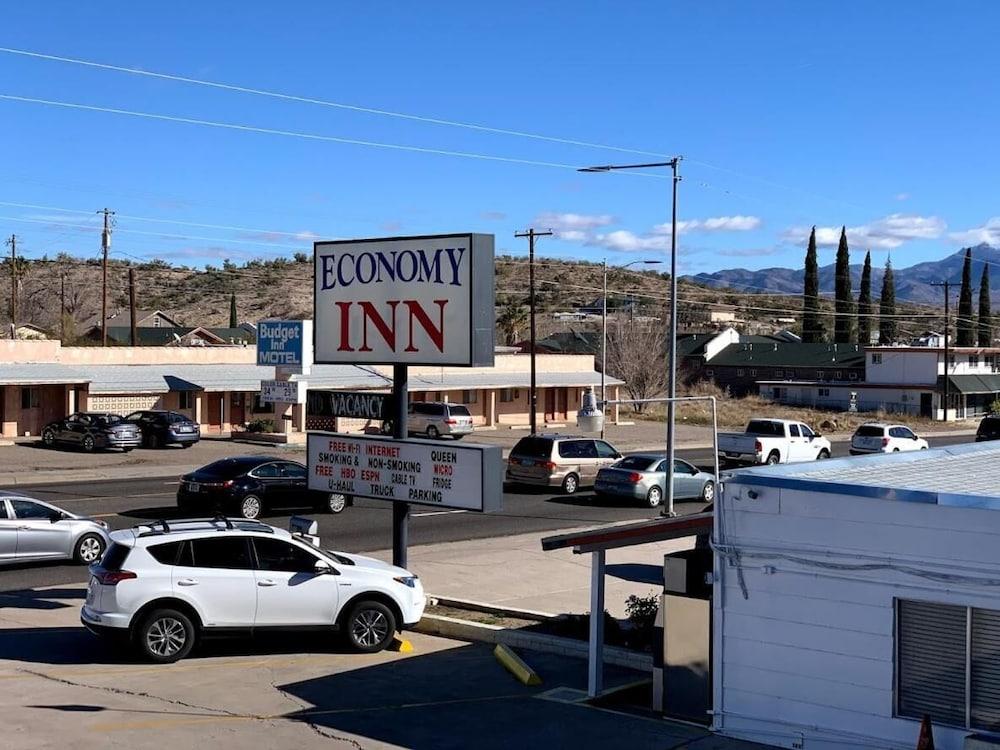 Economy Inn photo 10