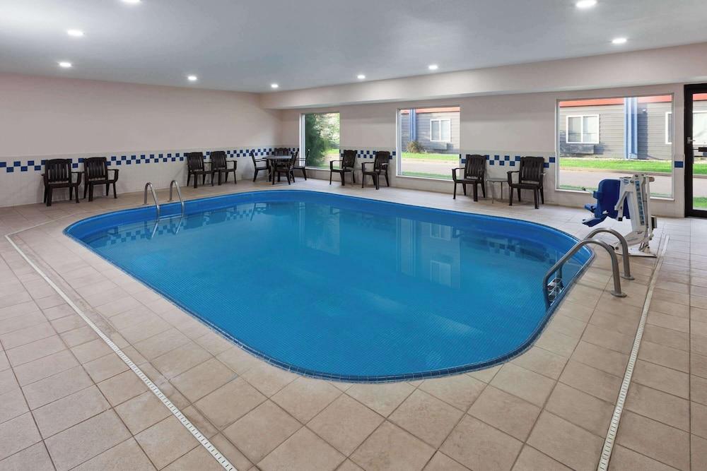 AmericInn by Wyndham Hudson photo 17
