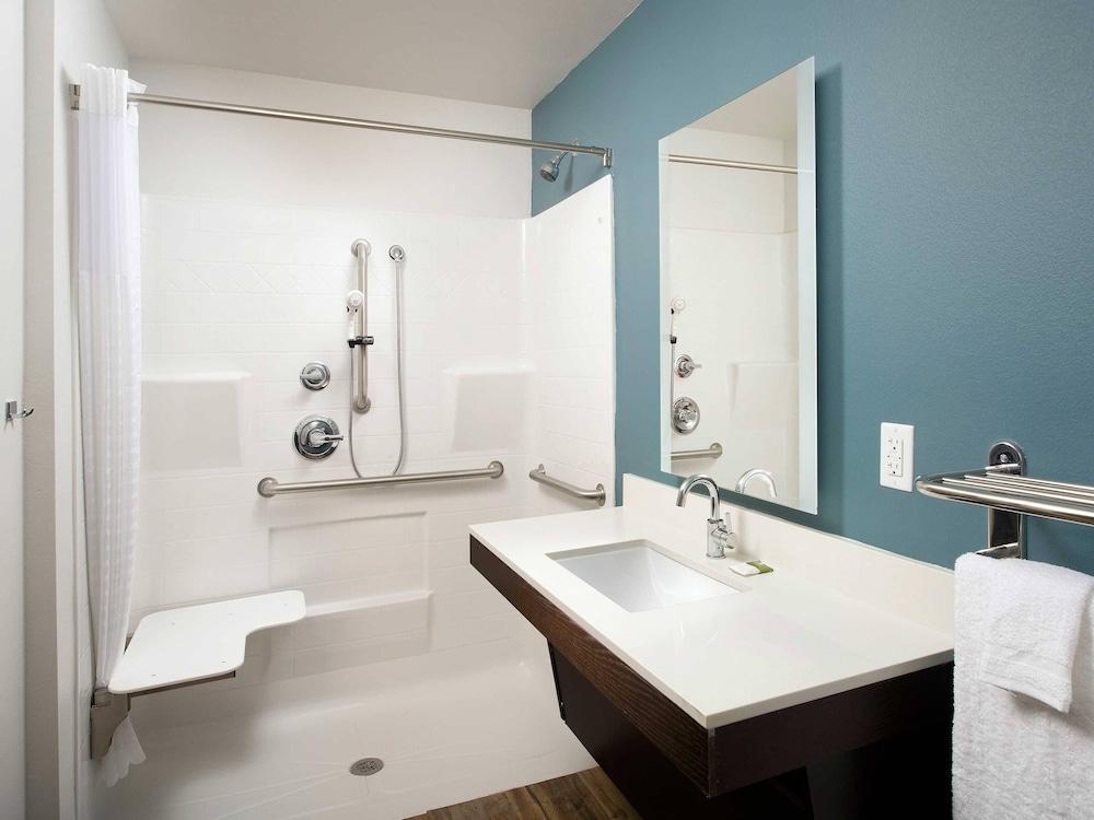 Woodspring Suites Wilmington Riverfront photo 7