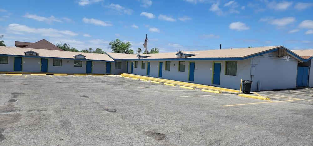 Carrizo Executive Inn photo 20