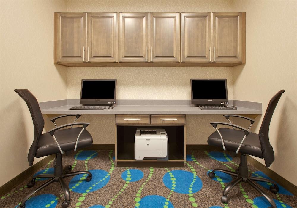 Hampton Inn Snyder TX photo 22