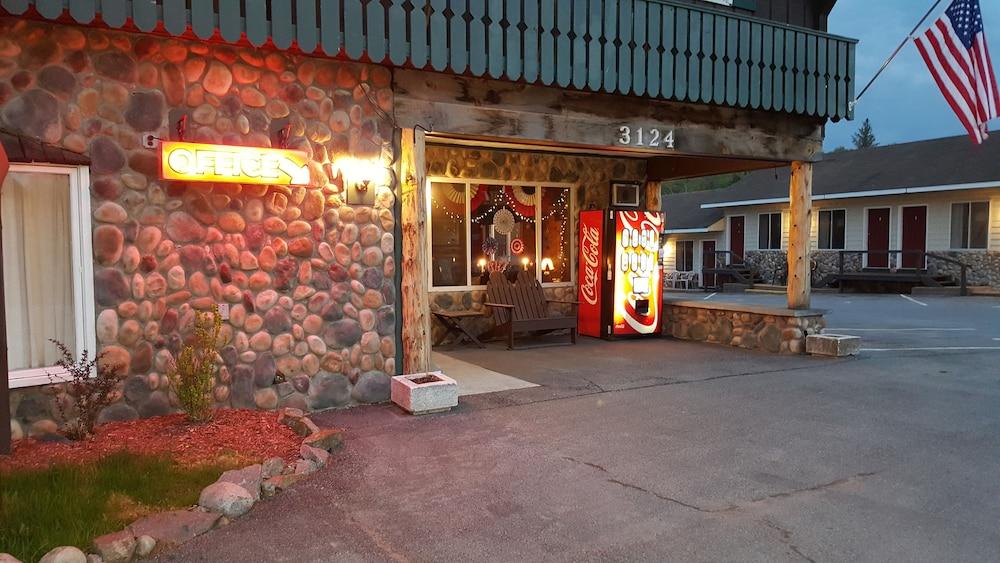 Clark's Beach Motel photo 5