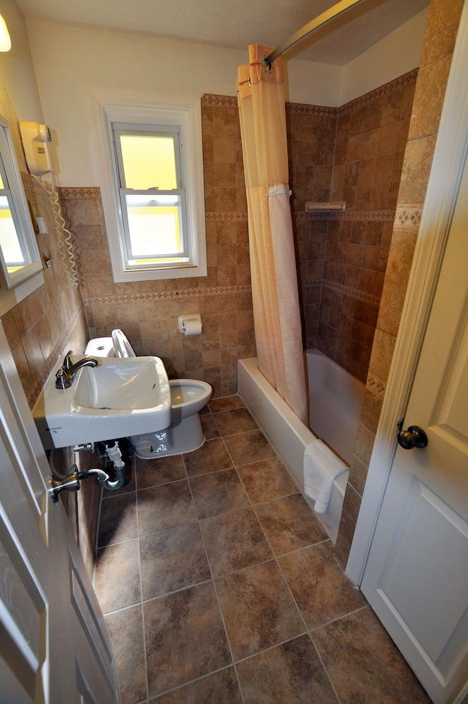 Nantucket Inn & Suites photo 17