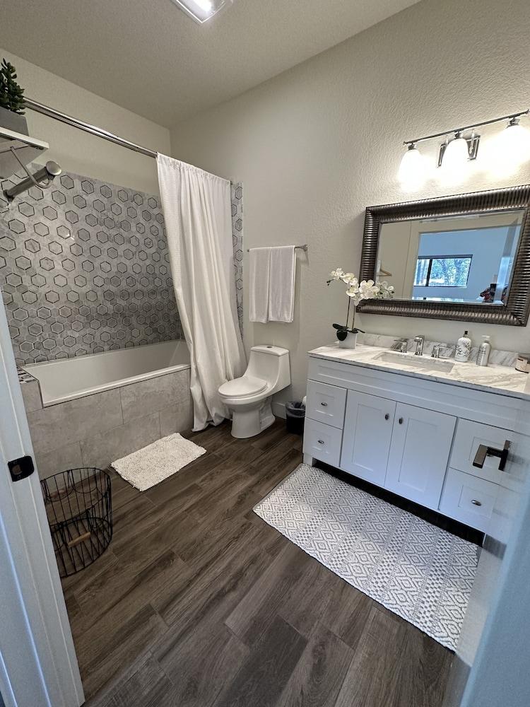 Eagles Landing Lodge Private Suites and Group Lodging photo 6