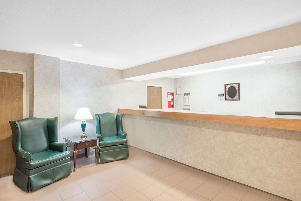 Super 8 by Wyndham Canandaigua photo 7