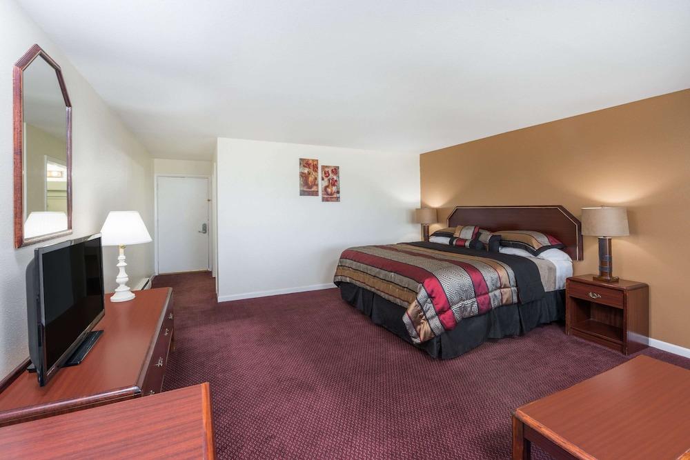 Knights Inn Kirksville photo 10
