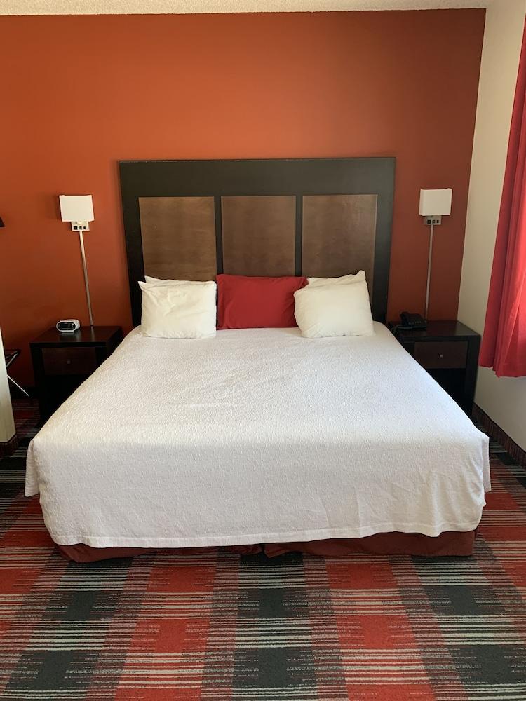 Sandalwood Studios & Suites photo 6