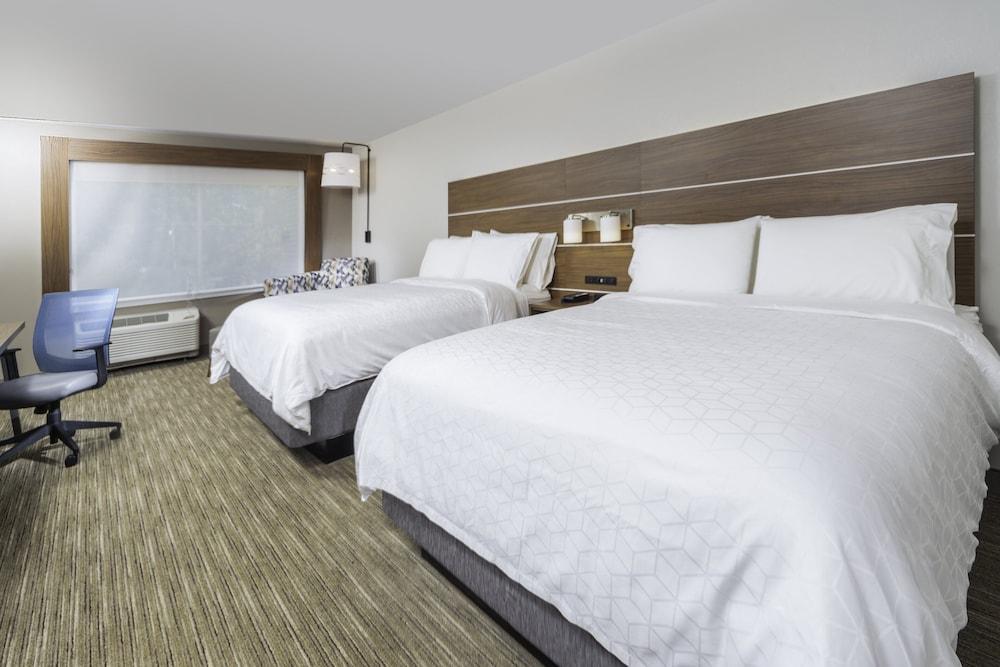 Holiday Inn Express Brevard City Center by IHG photo 3