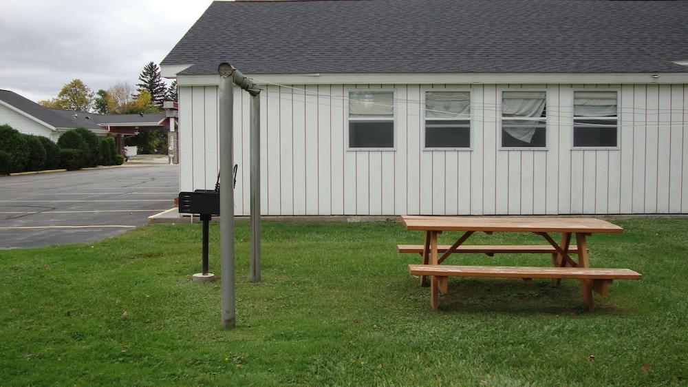 Pinconning Trail Inn Motel photo 37