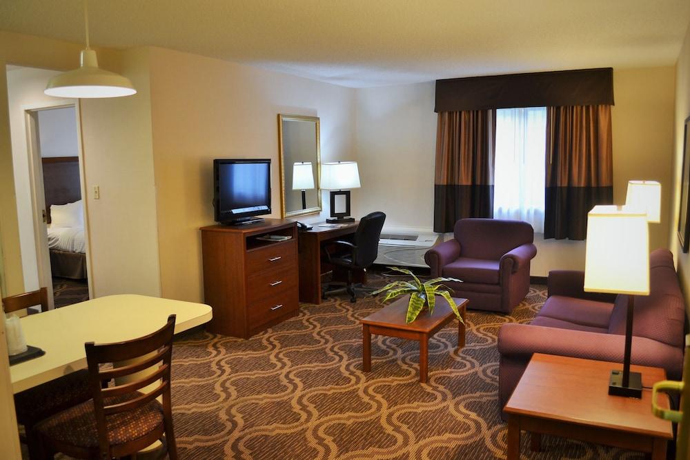 Ashmore Inn and Suites photo 5
