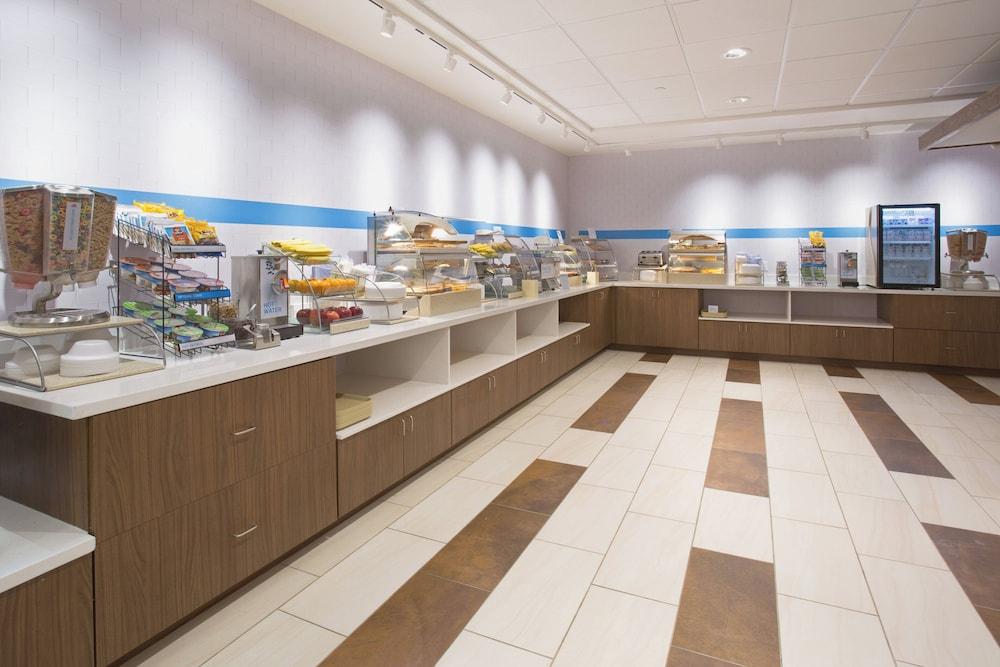 Holiday Inn Express & Suites Jacksonville Camp Lejeune Area by IHG photo 19