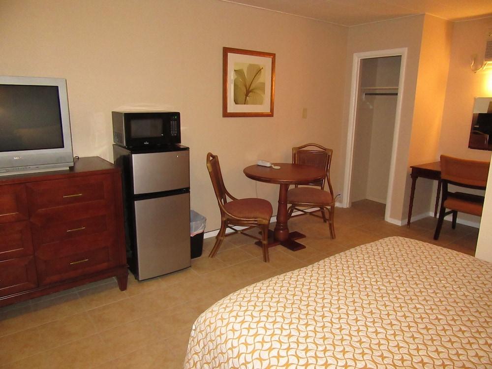 El Patio Inn photo 27