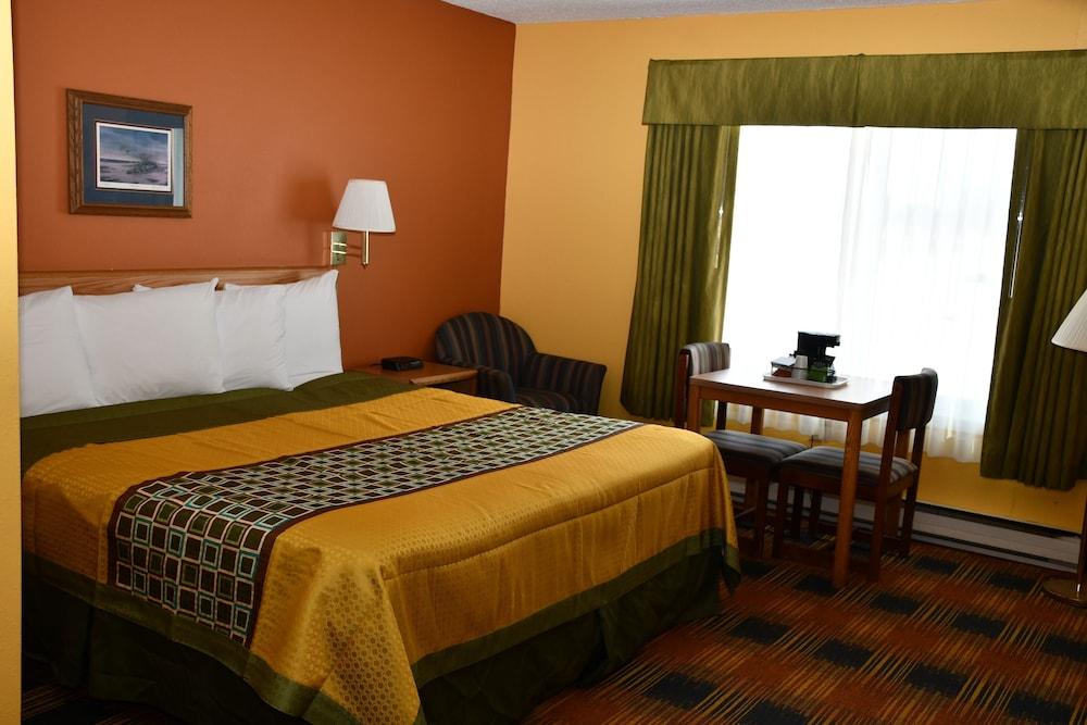 Regency Inn & Suites photo 13
