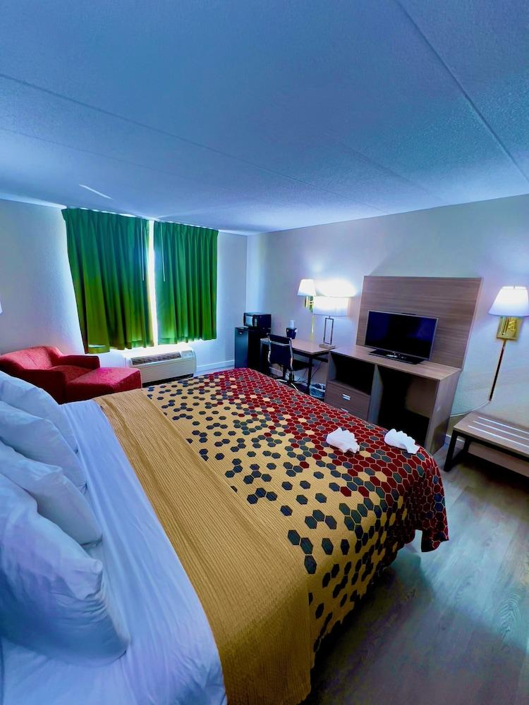 Econo Lodge Willowbrook photo 10