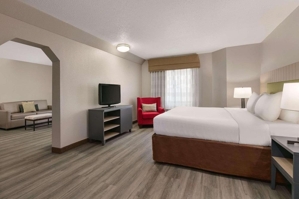Country Inn & Suites by Radisson, Roanoke Rapids, NC photo 3