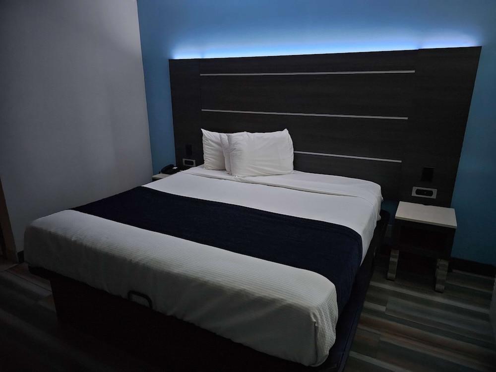 Travelodge by Wyndham Fullerton Near Anaheim photo 21
