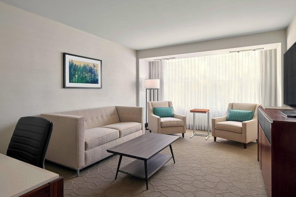 Delta Hotels by Marriott Milwaukee Northwest photo 25