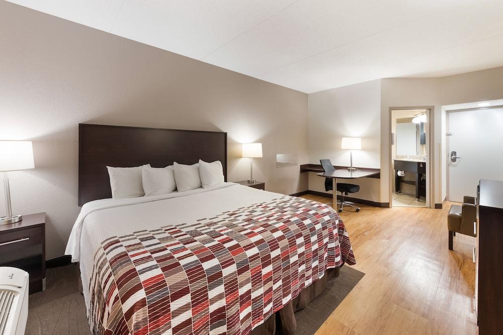 Red Roof Inn & Suites Columbus - West Broad photo 5