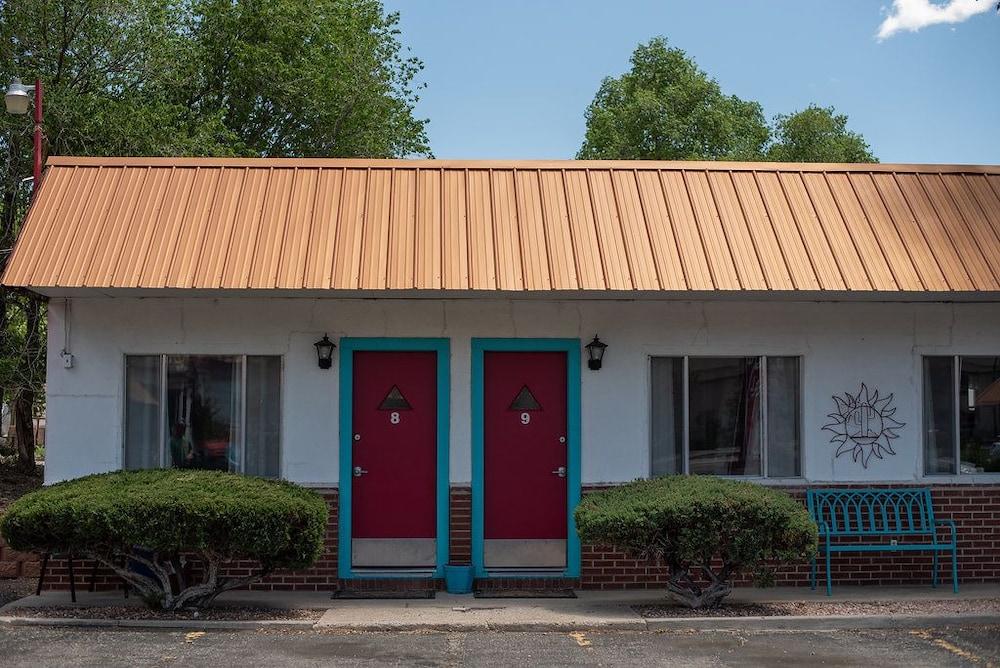 Circle R Motel photo 55