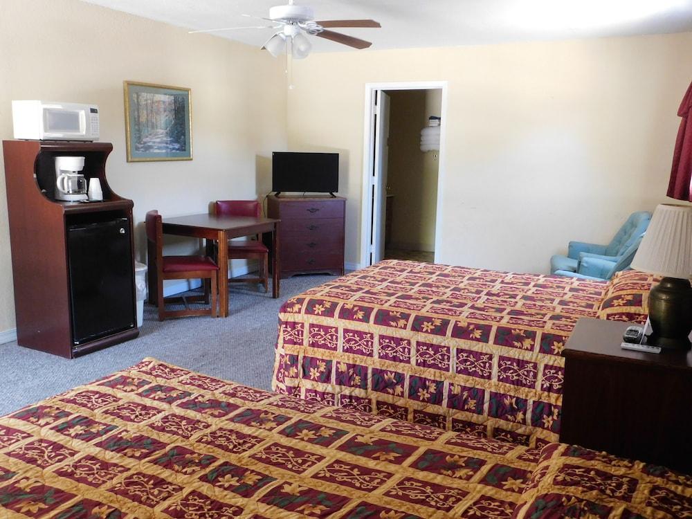 Little Shamrock Motel photo 44