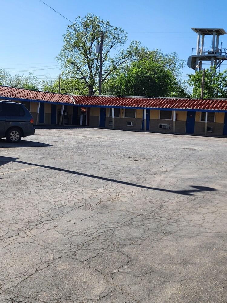 Alamo Motel photo 9