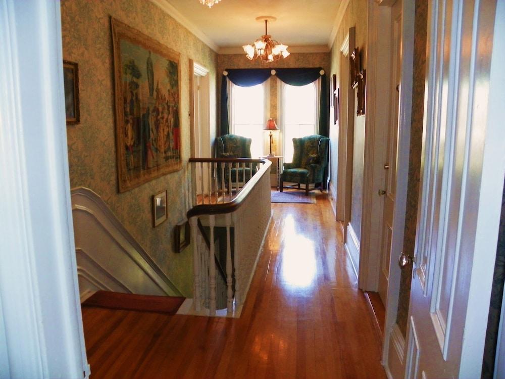Homeport Inn and Tavern photo 85
