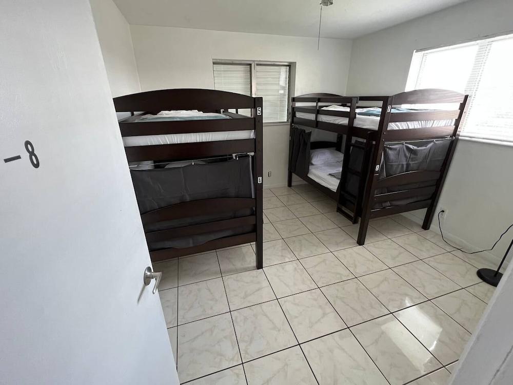 Hallandale Beach Hostel photo 6