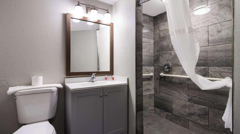 Econo Lodge Portage photo 7