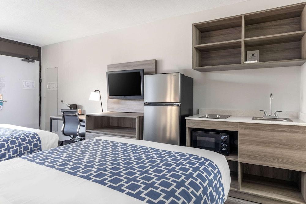 Suburban Studios Tysons Corner photo 17
