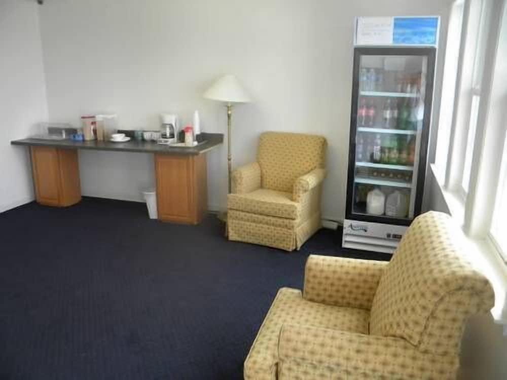 USA Inn and Suites Morgantown photo 3