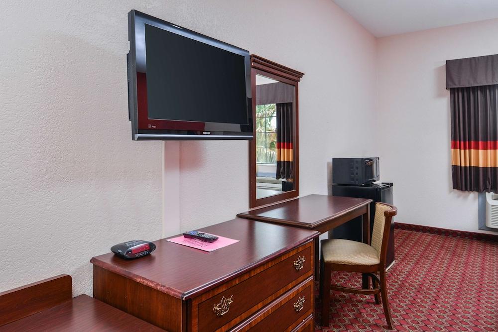 Americas Best Value Inn Houston at FM 1960 & I-45 photo 13
