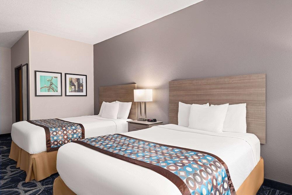 Baymont by Wyndham Waterloo photo 7