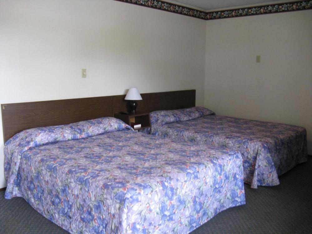 Clarketon Motel photo 28