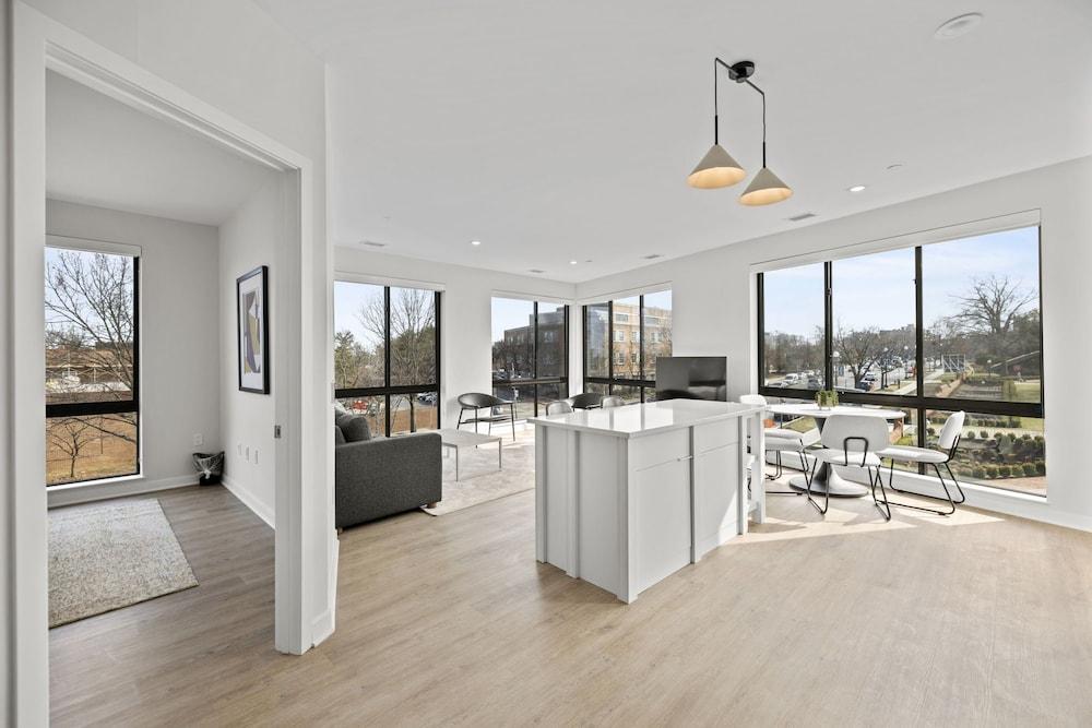 Placemakr Cathedral Heights photo 90