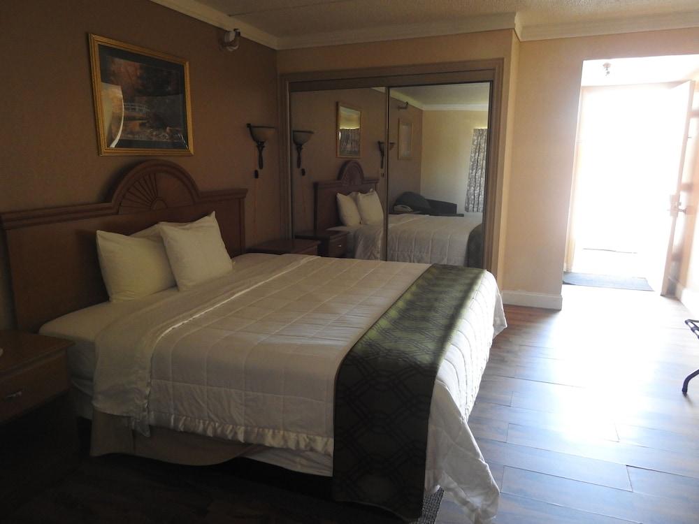 Relax Inn photo 15