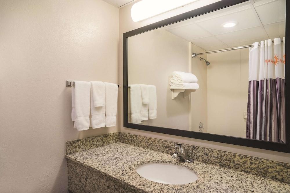 La Quinta Inn by Wyndham San Marcos photo 33