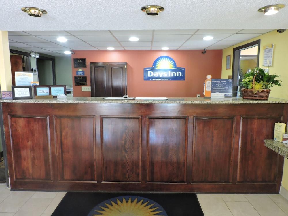 Days Inn by Wyndham Conover-Hickory photo 7