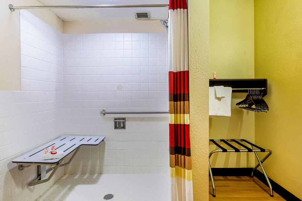 Americas Best Value Inn Moline photo 12