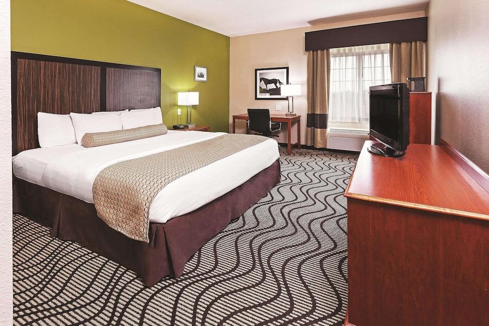 La Quinta Inn & Suites by Wyndham Corpus Christi Northwest photo 9