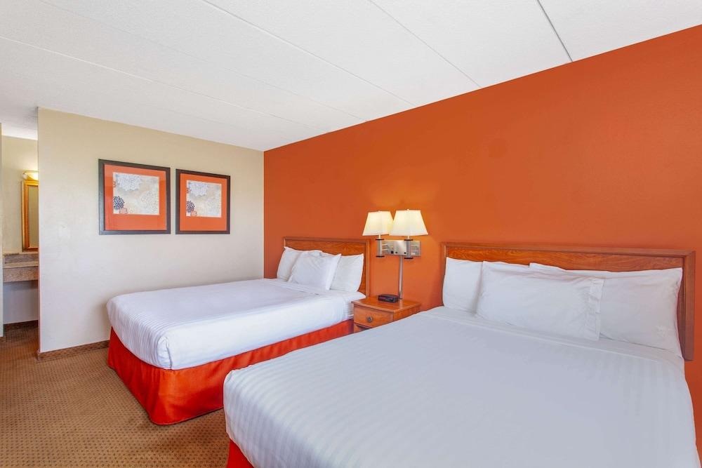 AmericInn by Wyndham Willmar photo 13