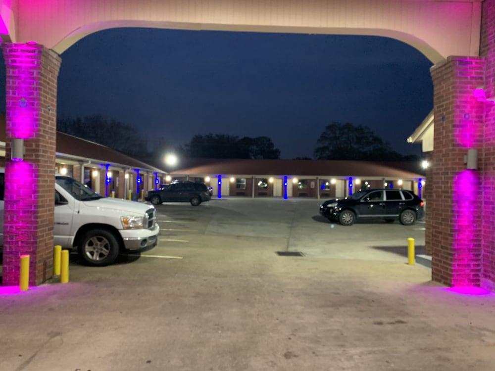 Luxury Inn and Suites photo 9