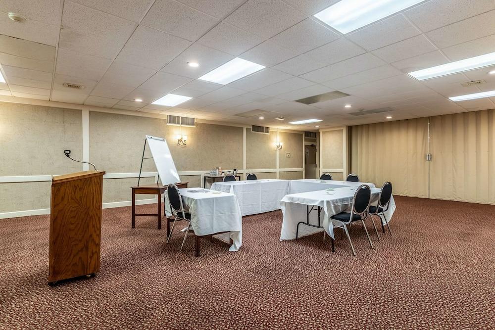 Quality Inn & Suites Albert Lea photo 27