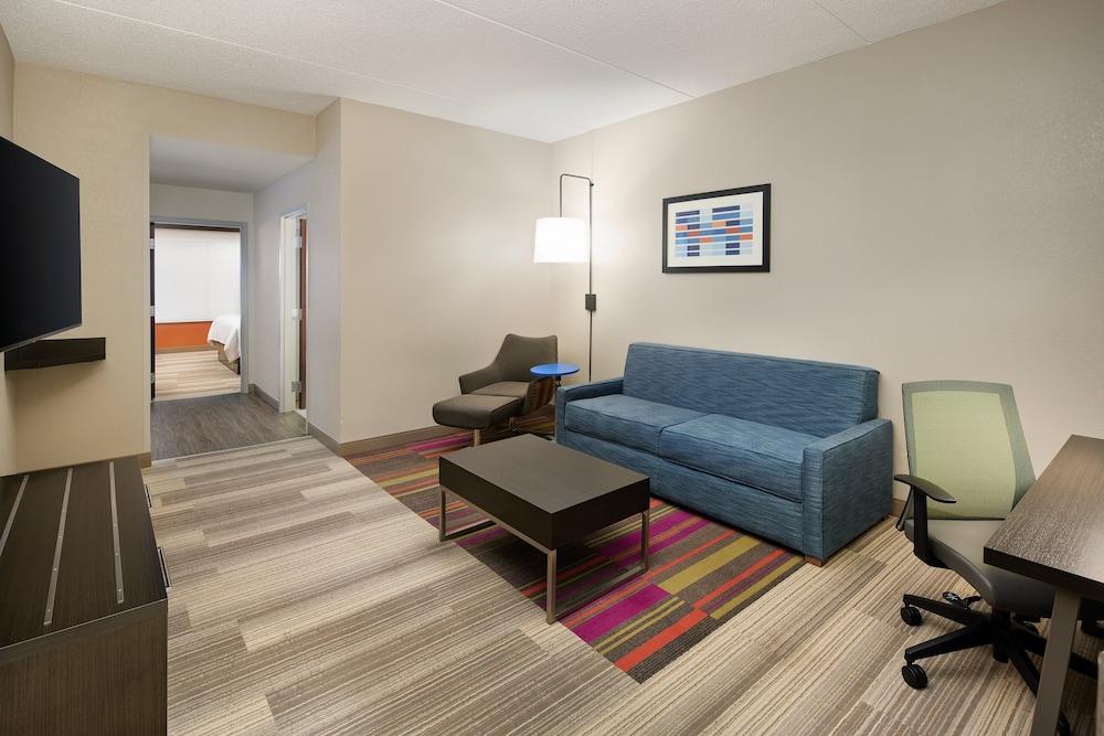 Holiday Inn Express & Suites Seymour by IHG photo 5