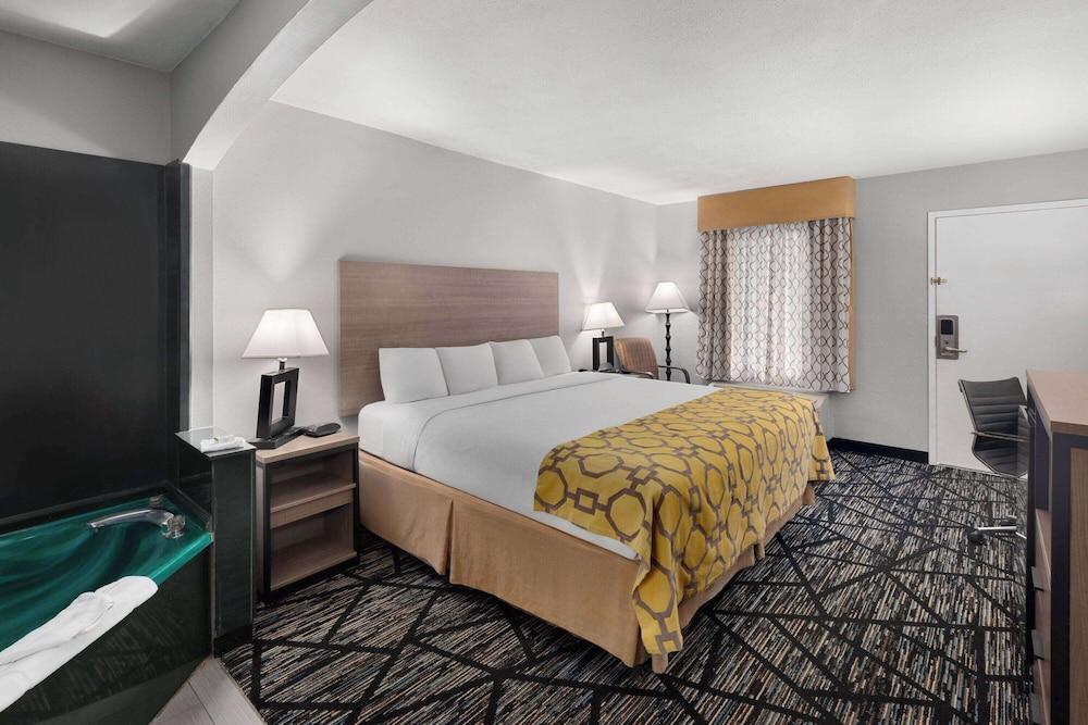 Baymont by Wyndham Mobile/Tillmans Corner photo 12