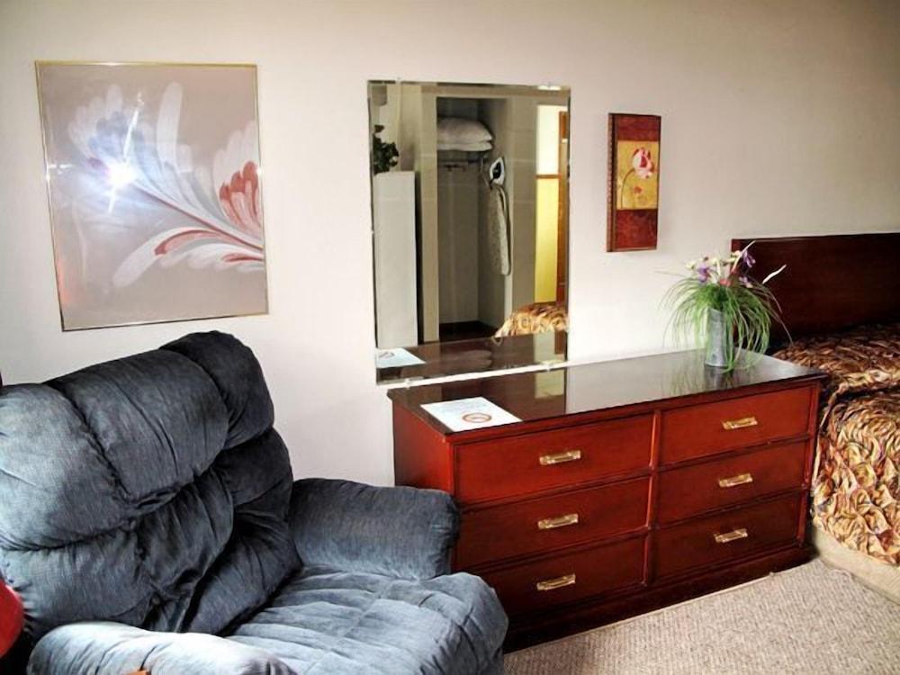 Hudson Manor Inn photo 15