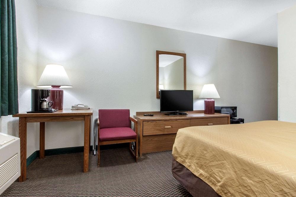 Econo Lodge Oacoma - Chamberlain West photo 62
